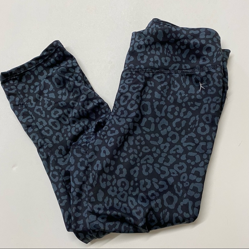 Danskin Animal Print Capri Yoga Pants Leggings Lounge Wear Black Gray Sz XS